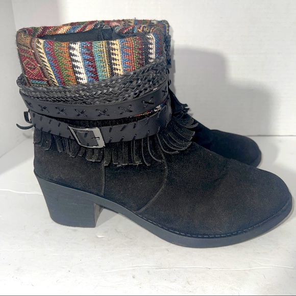 Rue 21 black Fringe Belt Detail Ankle Boots Size 10 - Picture 3 of 8